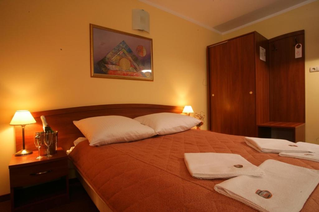 Hotel Grand Felix Krasków Eksteriør bilde