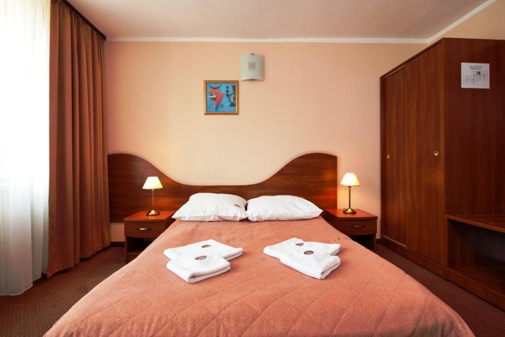 Hotel Grand Felix Krasków Eksteriør bilde